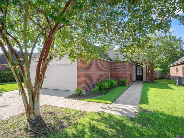 3121 Nicholson Lake Dr, Baton Rouge, LA 70810