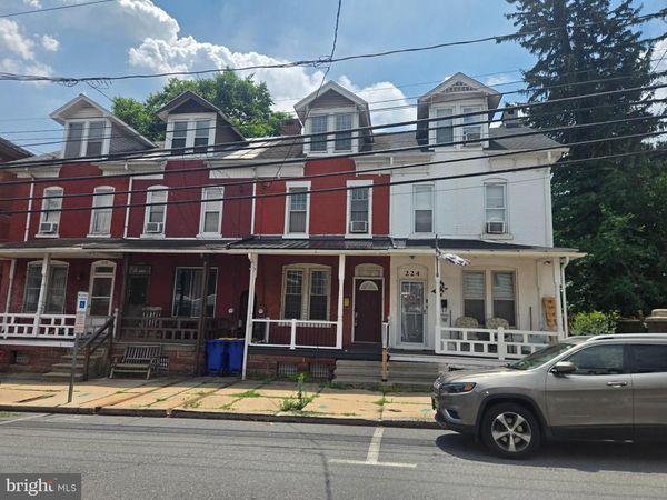 222 W HIGH STREET, WOMELSDORF, PA 19567