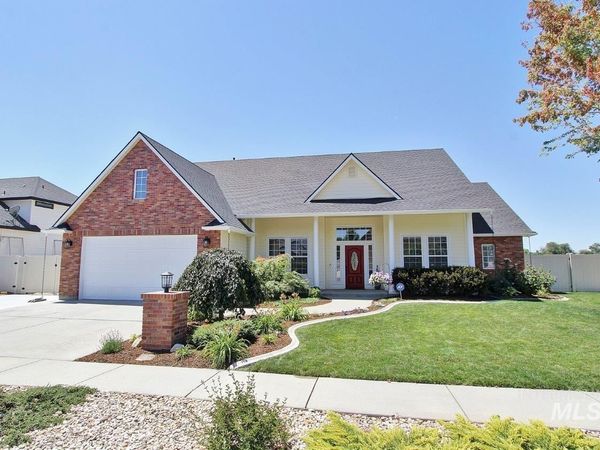 1729 Hickory Ave, Fruitland, ID 83619