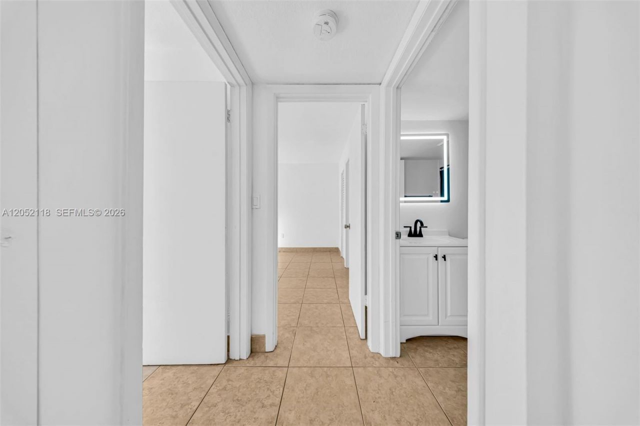 8145 NW 7th St , Unit 111, Miami, FL 33126 Photo