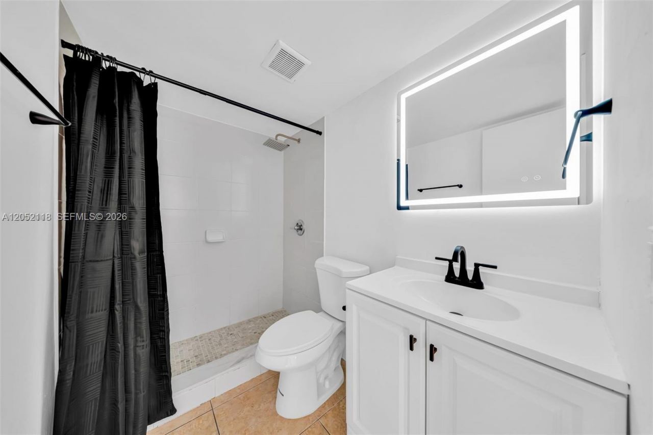 8145 NW 7th St , Unit 111, Miami, FL 33126 Photo