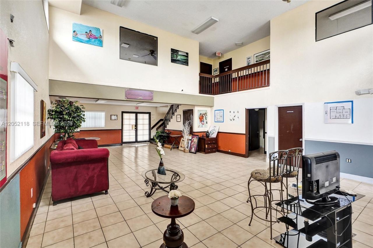 8145 NW 7th St , Unit 111, Miami, FL 33126 Photo