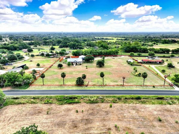 14805 LADD RD, Atascosa, TX 78002