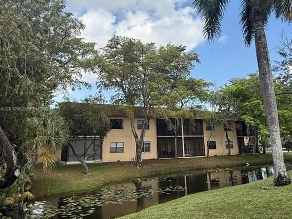 2 Briarwood Cir , Unit 212, Hollywood, FL 33024