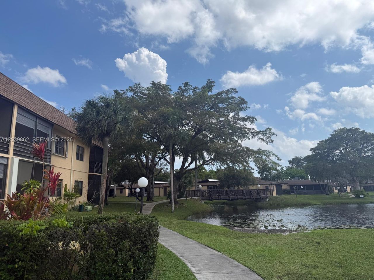 2 Briarwood Cir , Unit 212, Hollywood, FL 33024 Photo