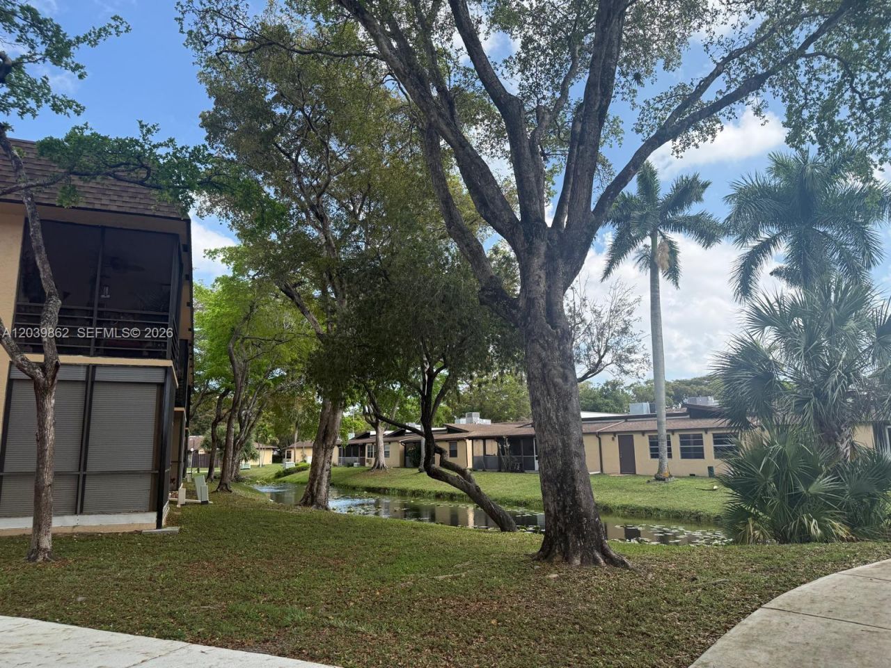 2 Briarwood Cir , Unit 212, Hollywood, FL 33024 Photo