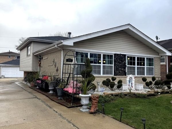 14241 S Marquette Avenue , Burnham, IL 60633
