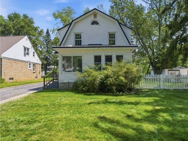 44 Arlington Road, Williamsville, NY 14221
