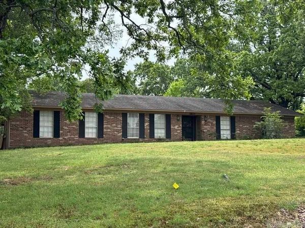 1803&1803A Meadowlake , Conway, AR 72032
