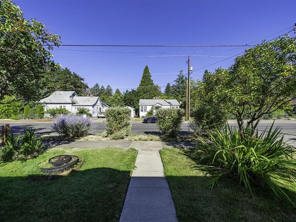 709 NW 2nd Street, Grants Pass, OR 97526