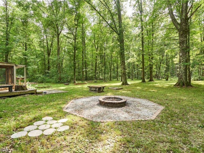 18550 Shaw Road, Chagrin Falls, OH 44023 Photo 4