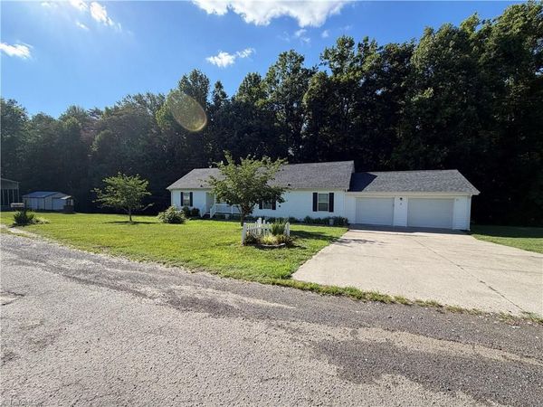 3826 Running Deer Road , Jonesville, NC 28642