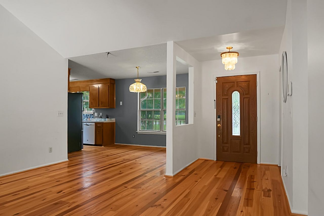 303 E Pandora Drive Photo 7