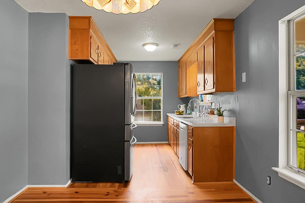 303 E Pandora Drive Photo 8