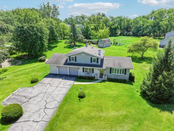 28771 W Park Drive, Barrington, IL 60010