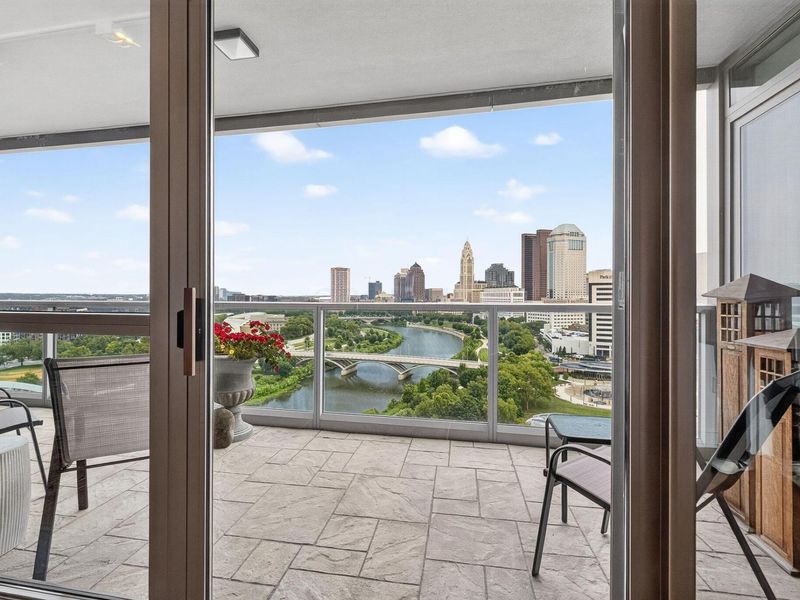1 Miranova Place, Unit 1710, Columbus, OH 43215 Photo 15