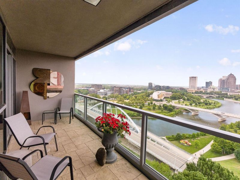 1 Miranova Place, Unit 1710, Columbus, OH 43215 Photo 19
