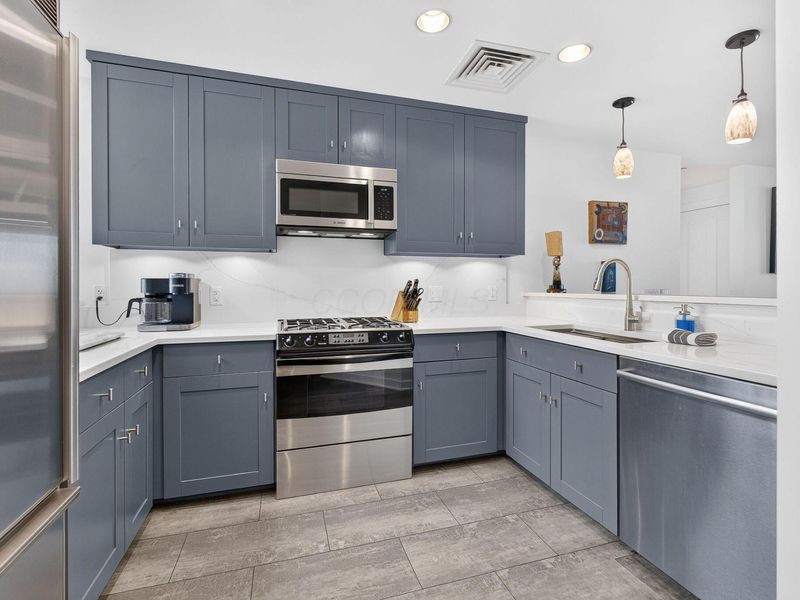 1 Miranova Place, Unit 1710, Columbus, OH 43215 Photo 5