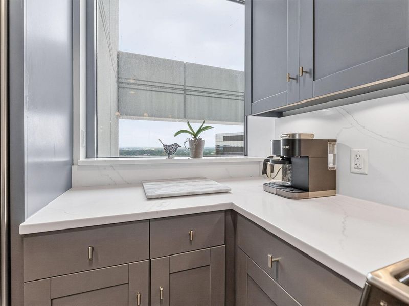 1 Miranova Place, Unit 1710, Columbus, OH 43215 Photo 6