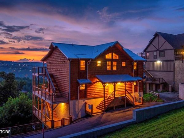 240 Stone Fence Lane, Gatlinburg, TN 37738