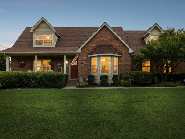1307 Sycamore Dr, Murfreesboro, TN 37128