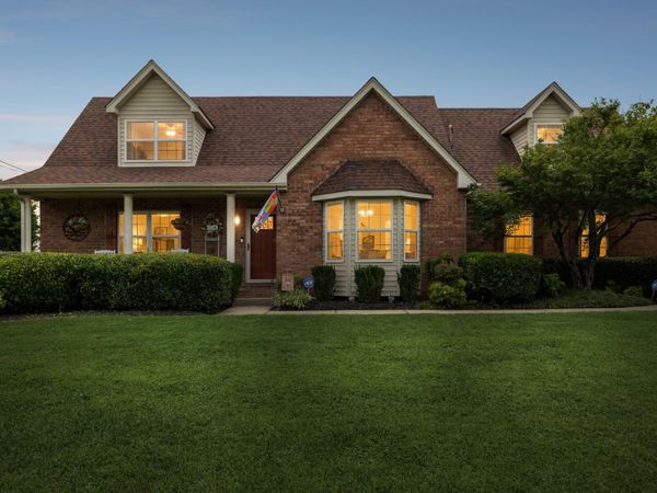 1307 Sycamore Dr, Murfreesboro, TN 37128