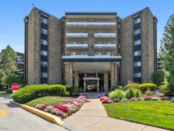 2202 Acacia Park Drive, Unit 2616, Lyndhurst, OH 44124