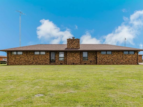 9853 E Illinois Highway 148, Bonnie, IL 62816