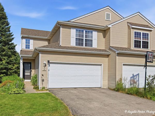 1400 Hunters Ridge Dr, Unit 113, Genoa City, WI 53128