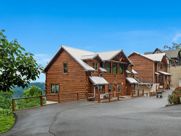 244 Stone Fence Lane, Gatlinburg, TN 37738