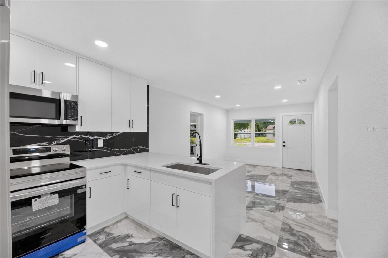 102 Garland Court, Tampa, FL 33613 Photo