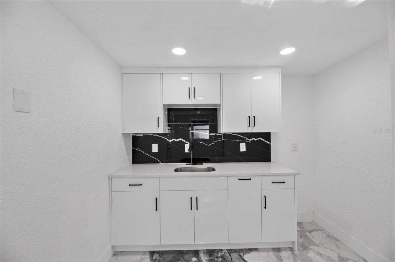 102 Garland Court, Tampa, FL 33613 Photo