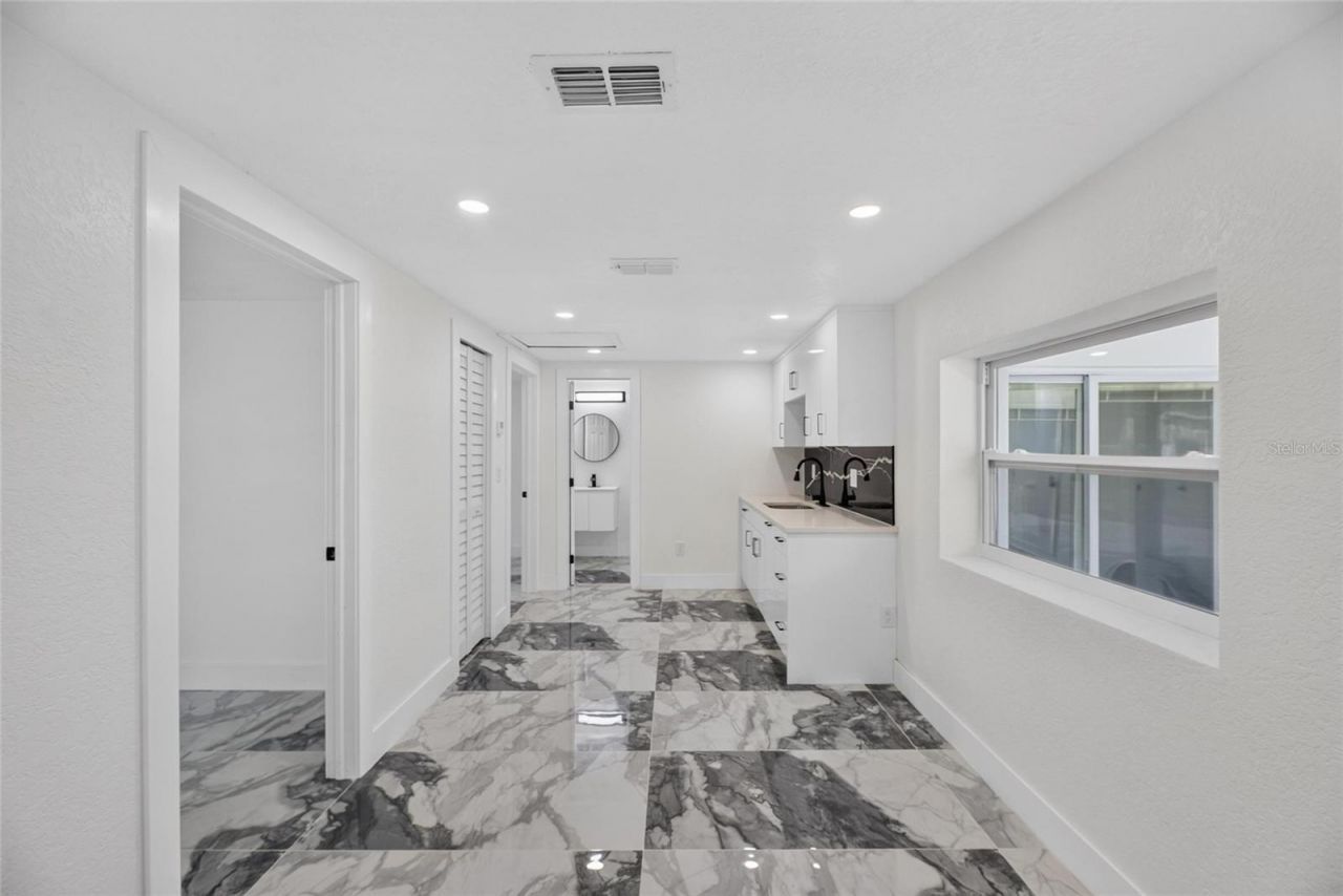 102 Garland Court, Tampa, FL 33613 Photo