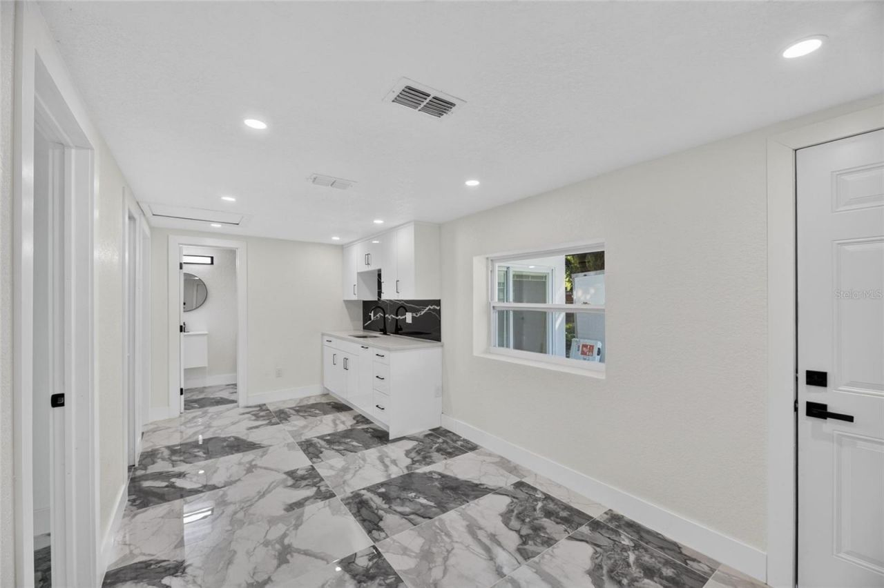 102 Garland Court, Tampa, FL 33613 Photo