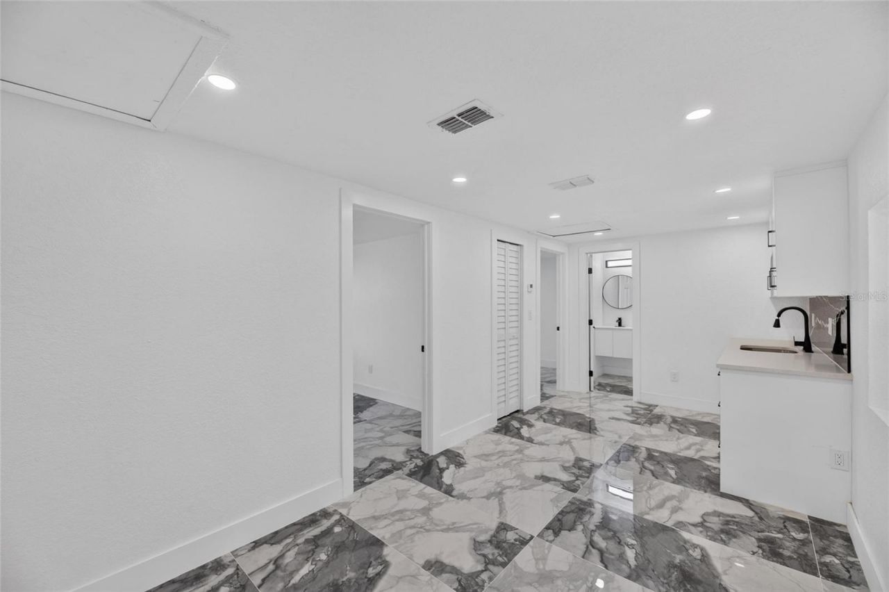 102 Garland Court, Tampa, FL 33613 Photo