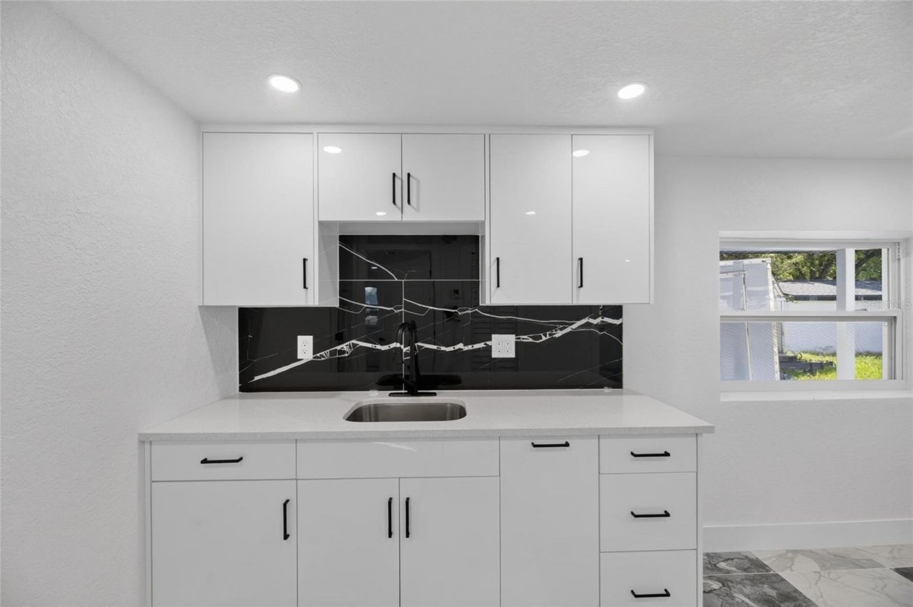 102 Garland Court, Tampa, FL 33613 Photo