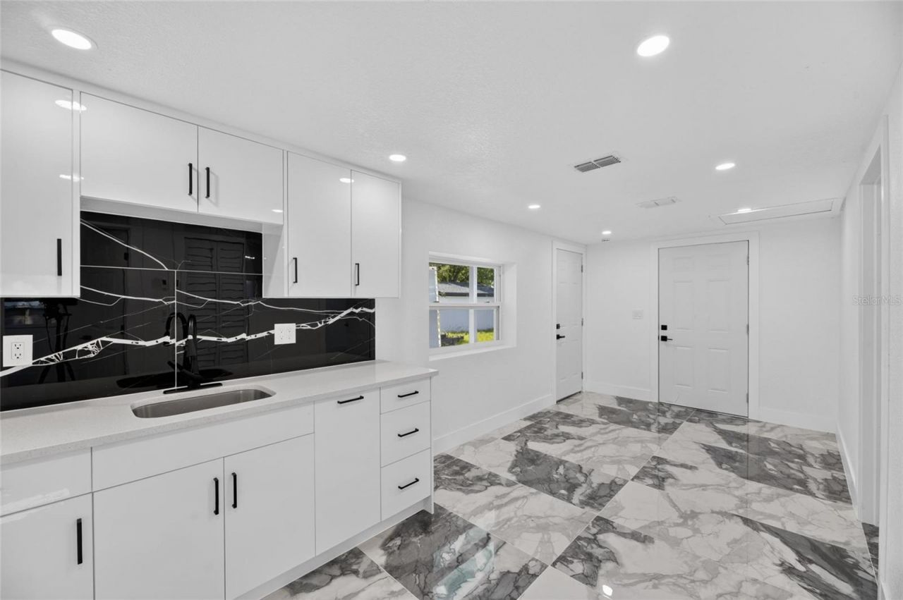 102 Garland Court, Tampa, FL 33613 Photo