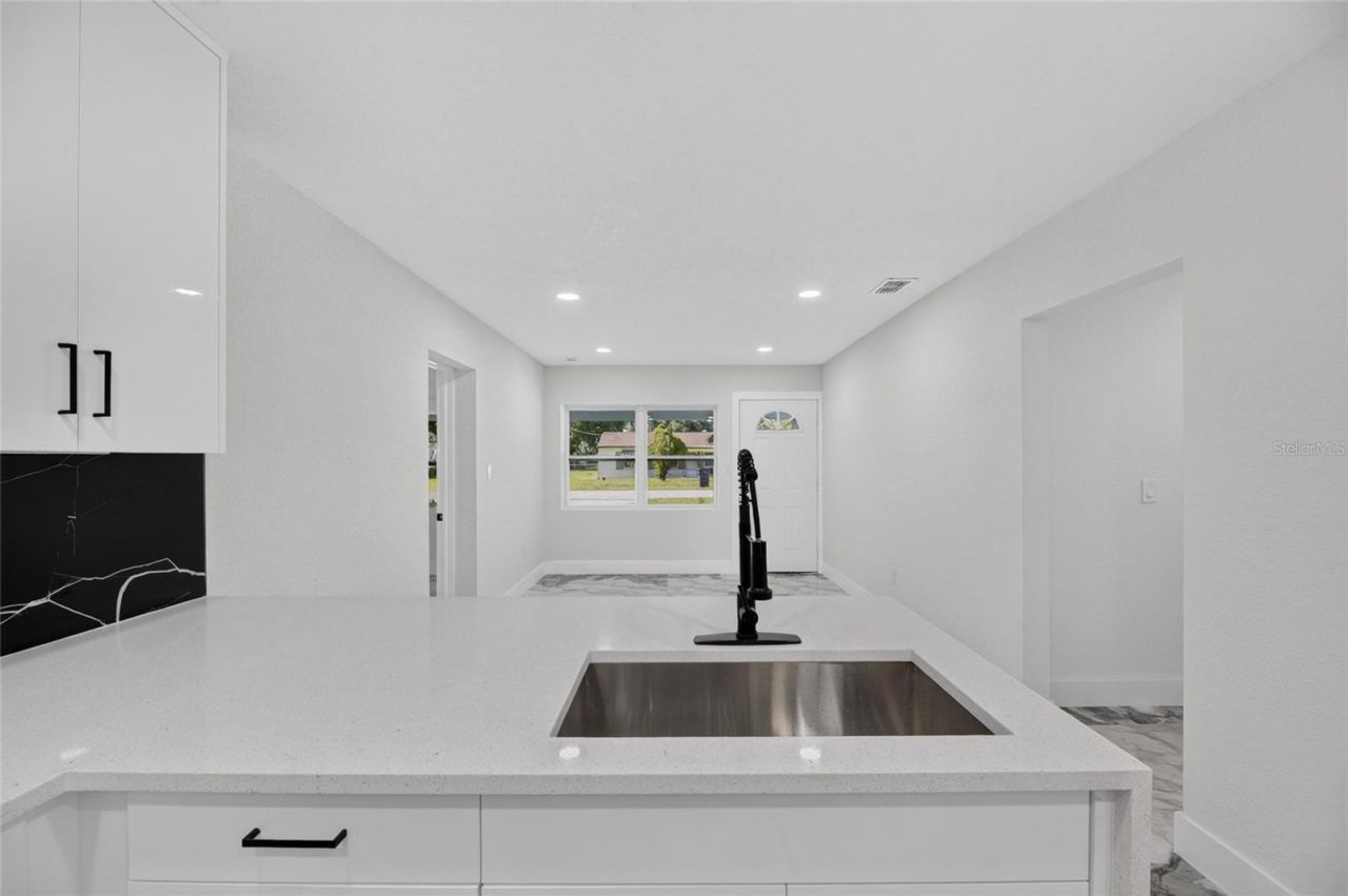 102 Garland Court, Tampa, FL 33613 Photo