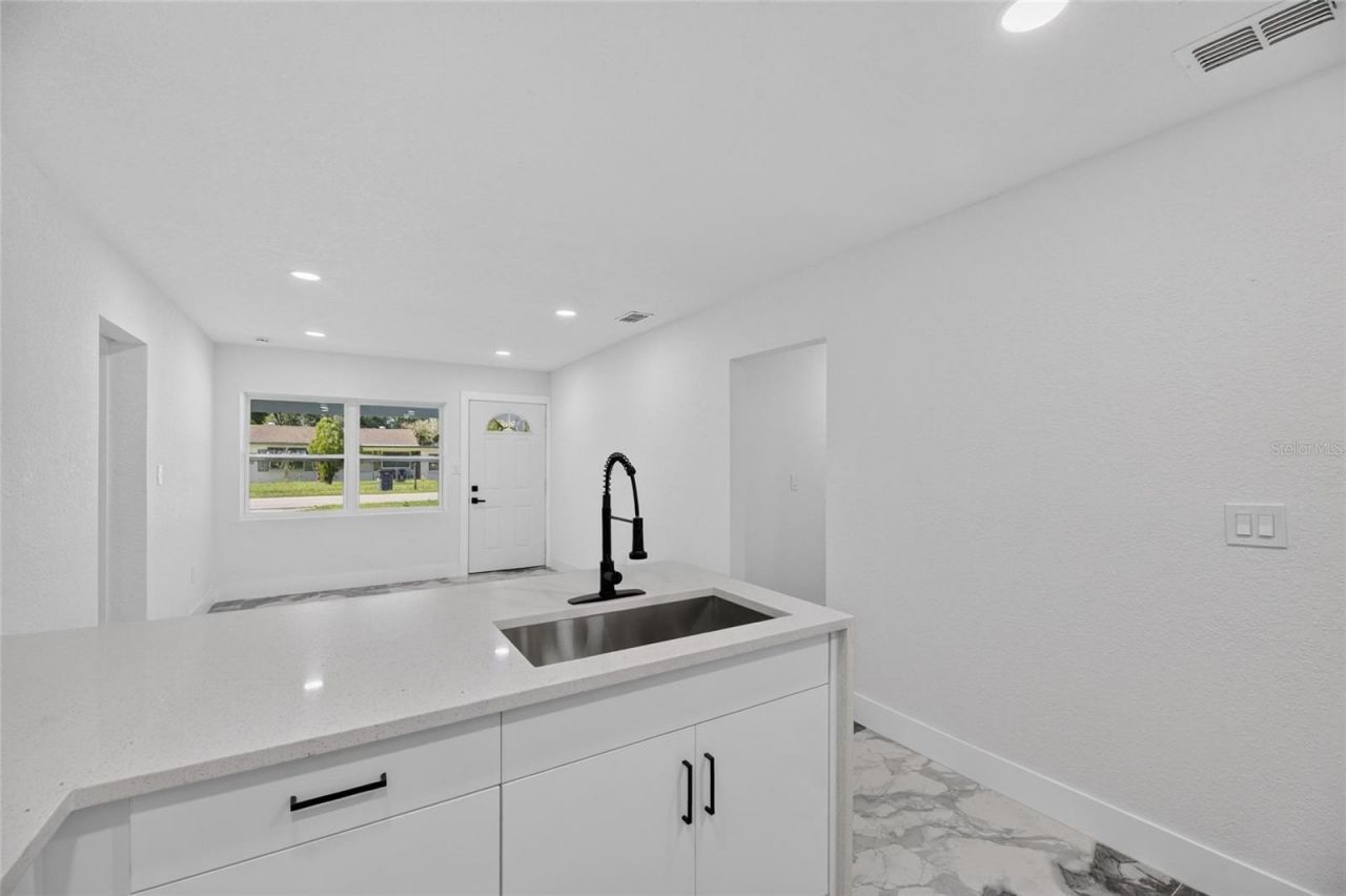 102 Garland Court, Tampa, FL 33613 Photo