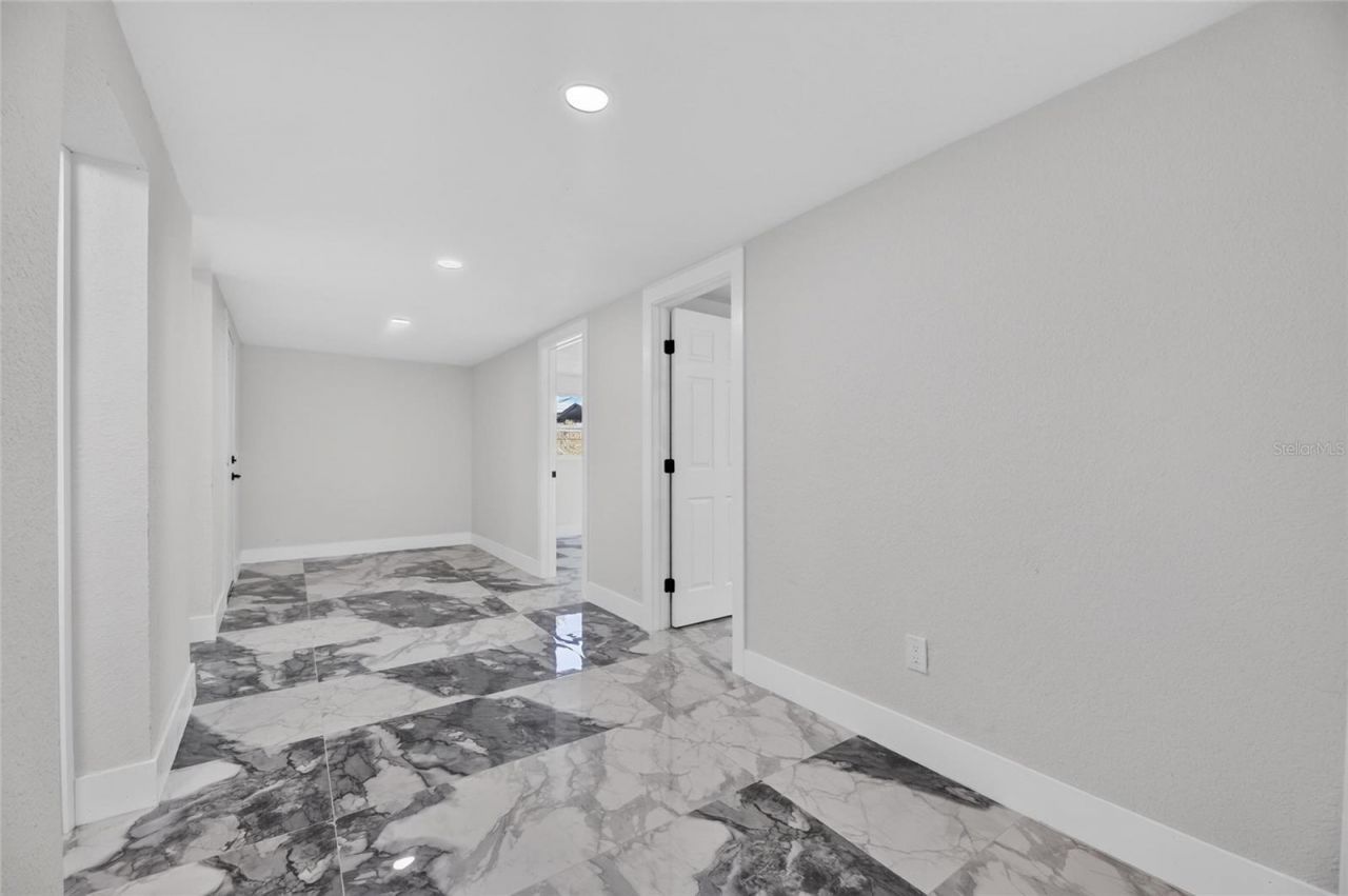 102 Garland Court, Tampa, FL 33613 Photo