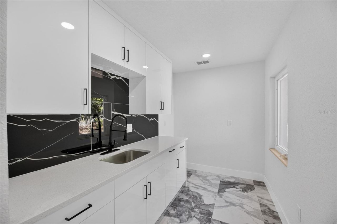 102 Garland Court, Tampa, FL 33613 Photo