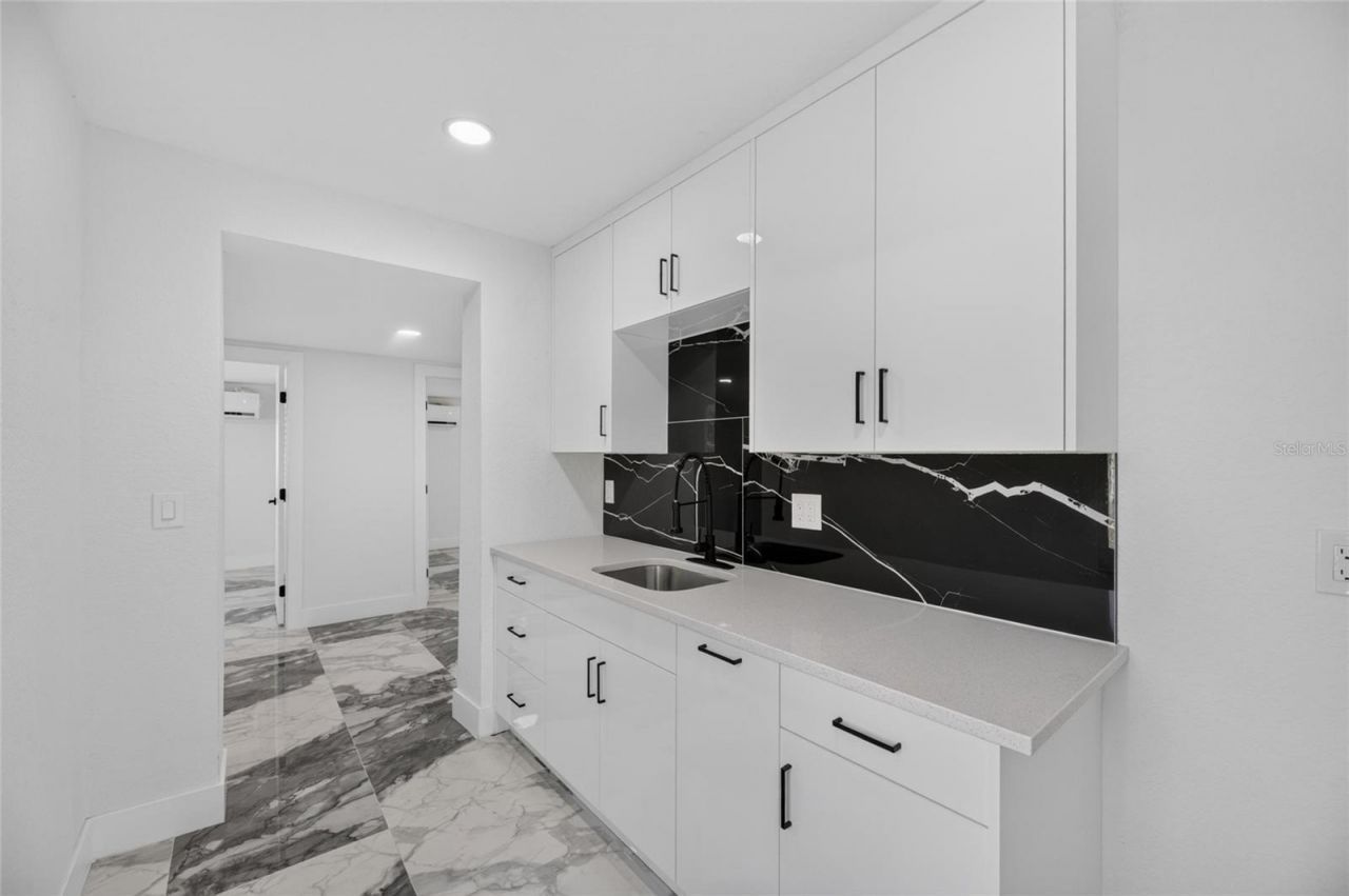 102 Garland Court, Tampa, FL 33613 Photo
