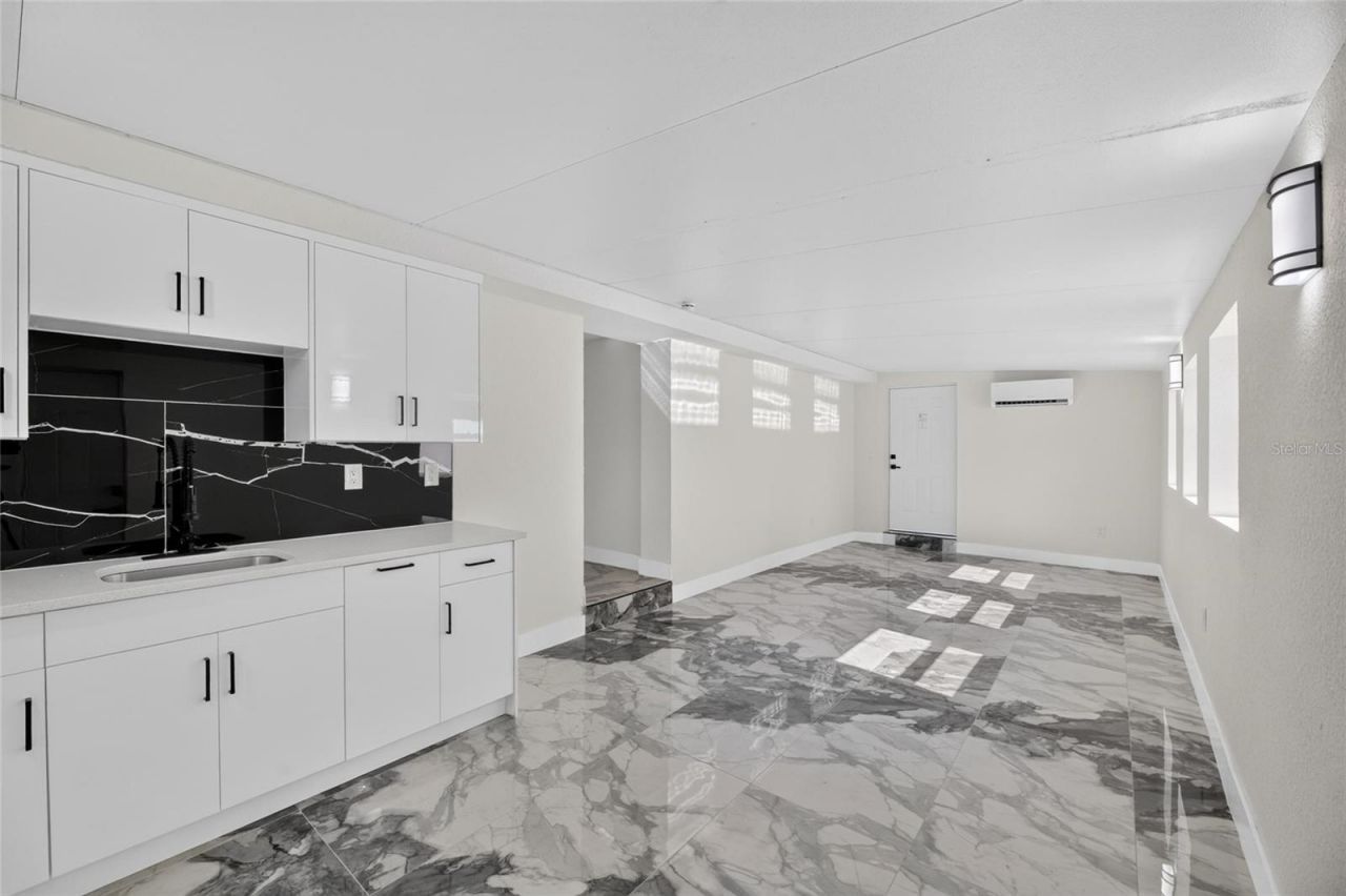 102 Garland Court, Tampa, FL 33613 Photo