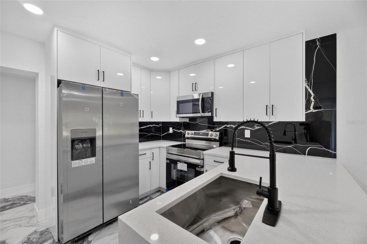 102 Garland Court, Tampa, FL 33613 Photo