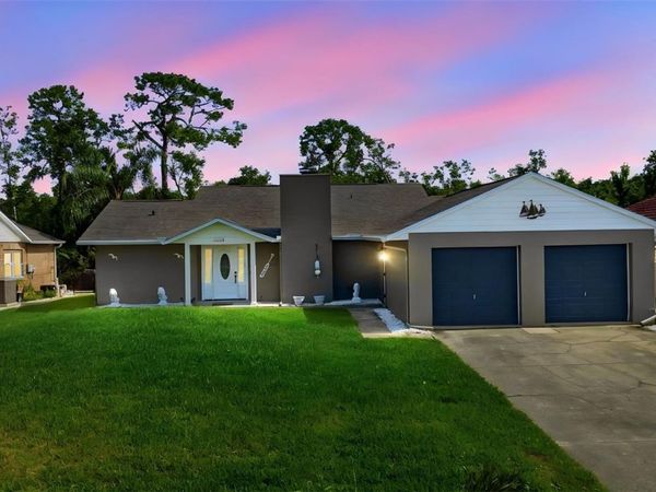 26638 E COVE DRIVE , TAVARES, FL 32778