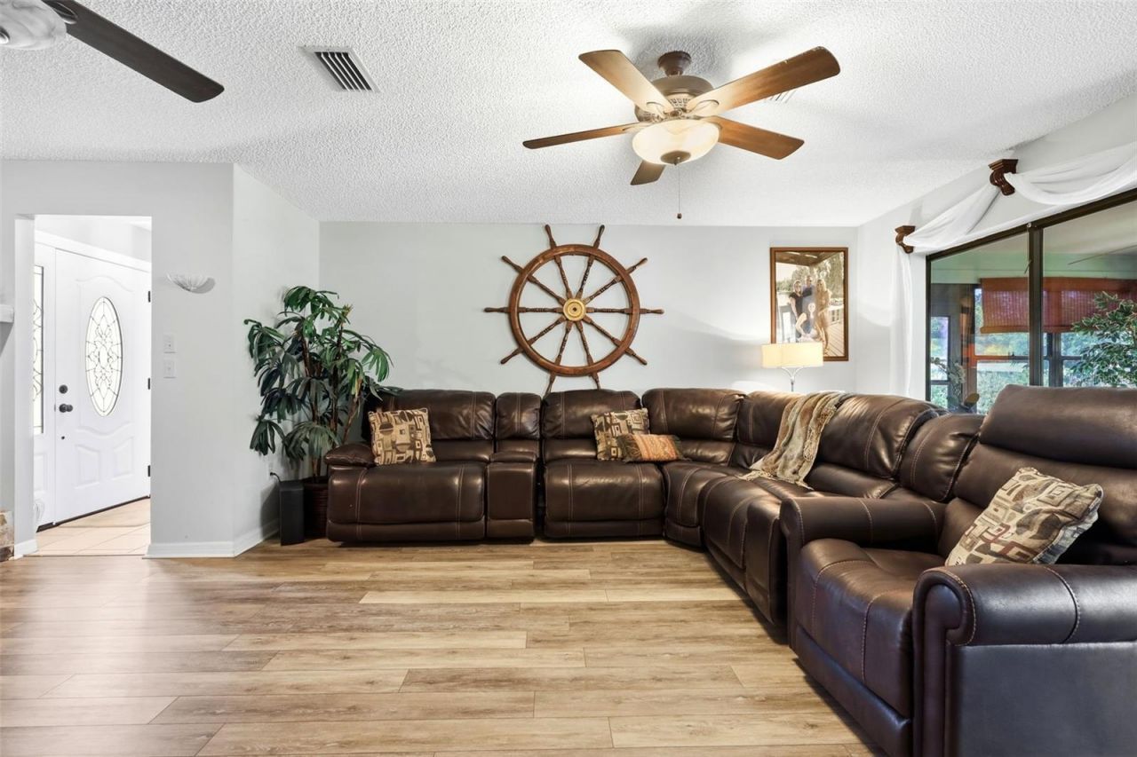 26638 E Cove Drive , Tavares, FL 32778 Photo