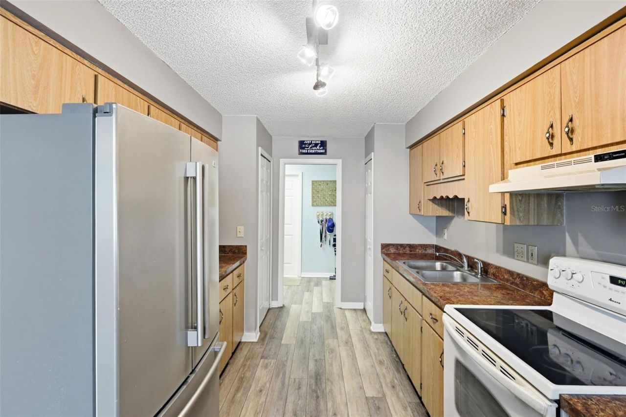 26638 E Cove Drive , Tavares, FL 32778 Photo