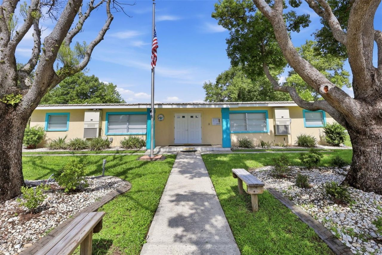 26638 E Cove Drive , Tavares, FL 32778 Photo