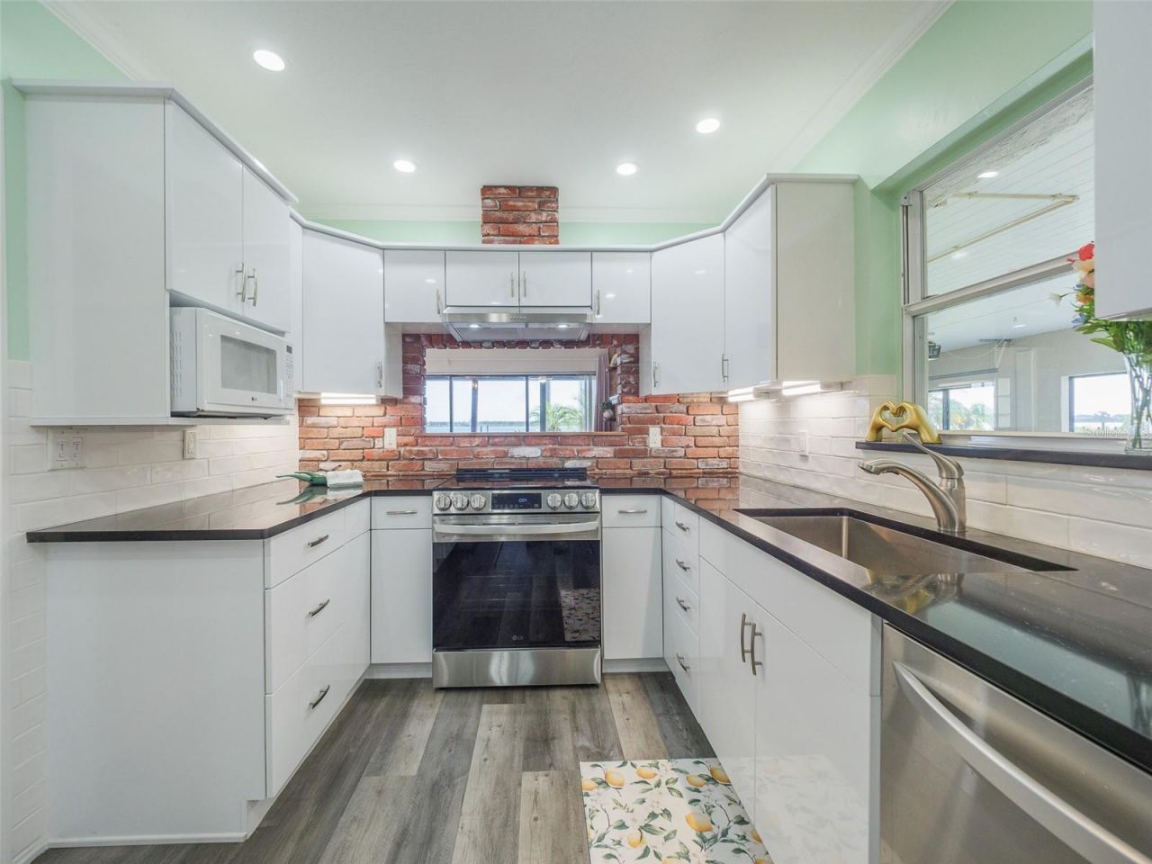 2410 Riverside Drive E, Bradenton, FL 34208 Photo