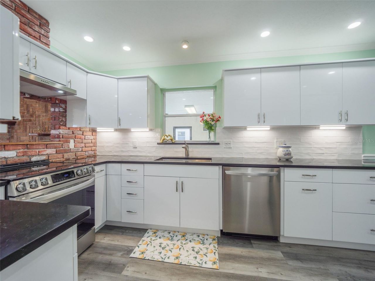 2410 Riverside Drive E, Bradenton, FL 34208 Photo